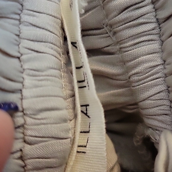 ILLA ILLA Cream Ruffled and Gathered‎ Blouse Large - Picture 9 of 9